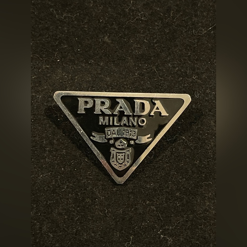 Fashion Jewelry Stamped Black and Silver Logo Brooch
